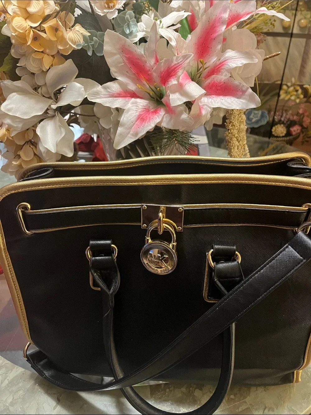 🤩🤩Michael Kors Black Satchel with Gold Trim and Lock